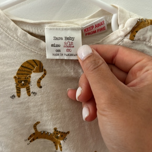 Zara 9-12 mo tiger Longsleeve tee. - Picture 4 of 6
